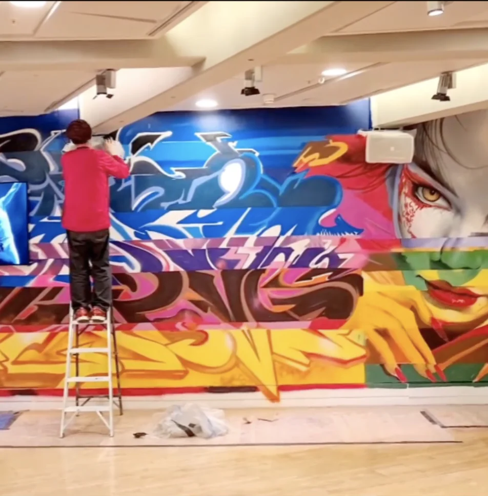 Painting at the London Breakdancing convention 24 Painting at the London Breakdancing convention 24