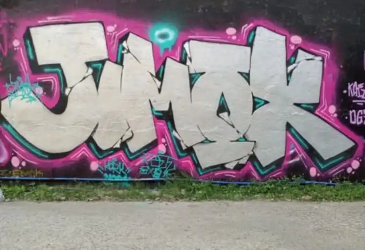 Messenger creation B6B507C1 8D0D 4096 A212 4AE6CE4A9A83