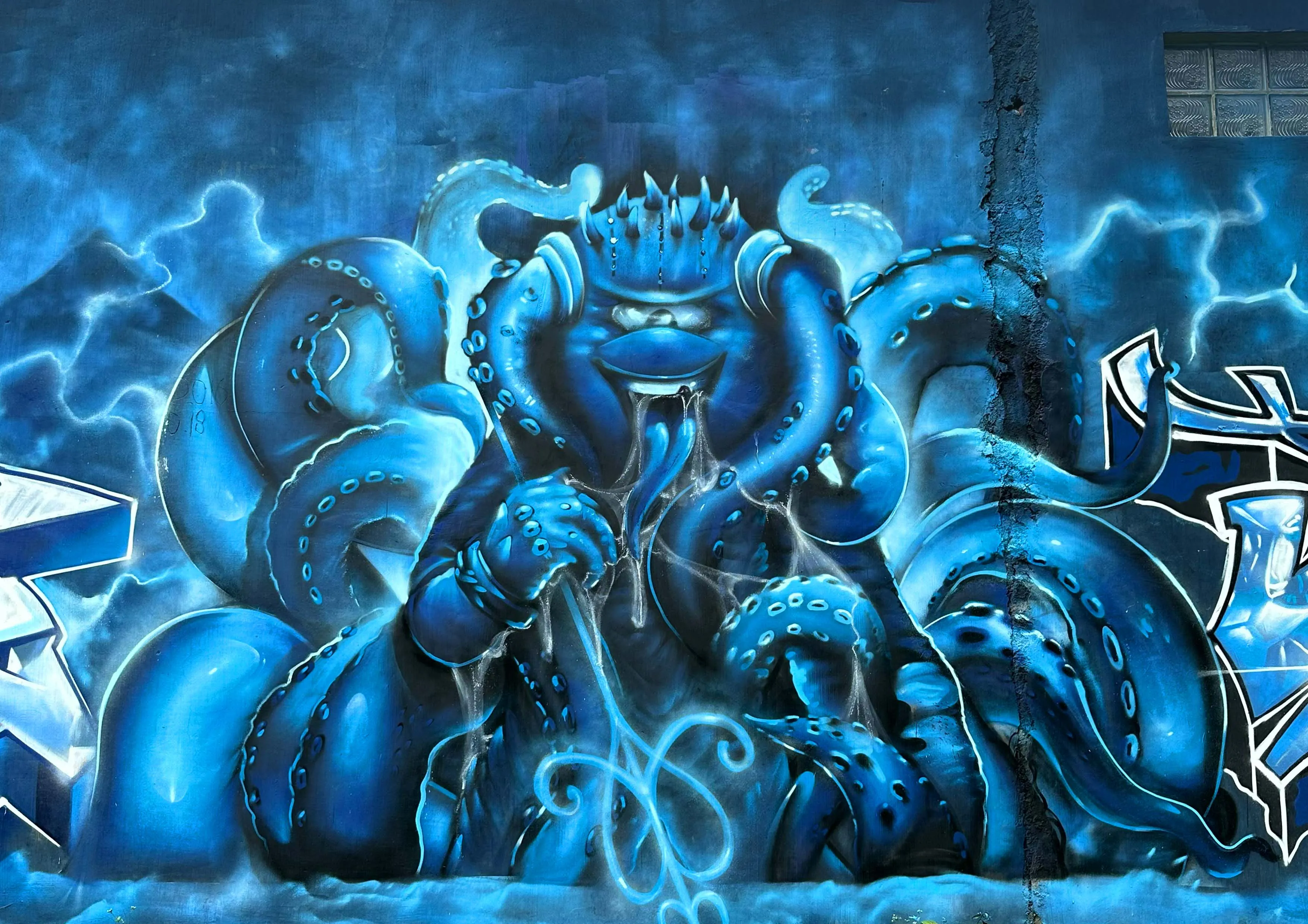 3 3